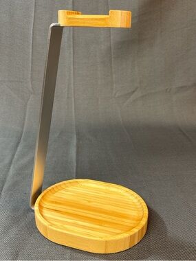 Avantree model TR903 Bamboo & aluminum Headphone Stand, tray desktop organizer.